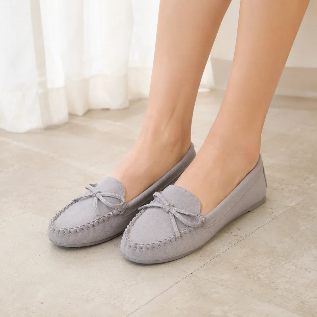 Les Mocassins Femme En Suédine Gris - porté