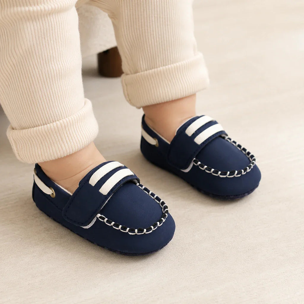 Mocassin Bébé Bleu Marine En Similicuir - porté