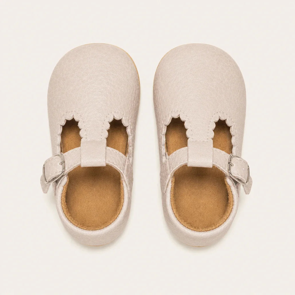 Mocassin Beige Bébé Charles IX Bords Festonnés - vue de la semelle