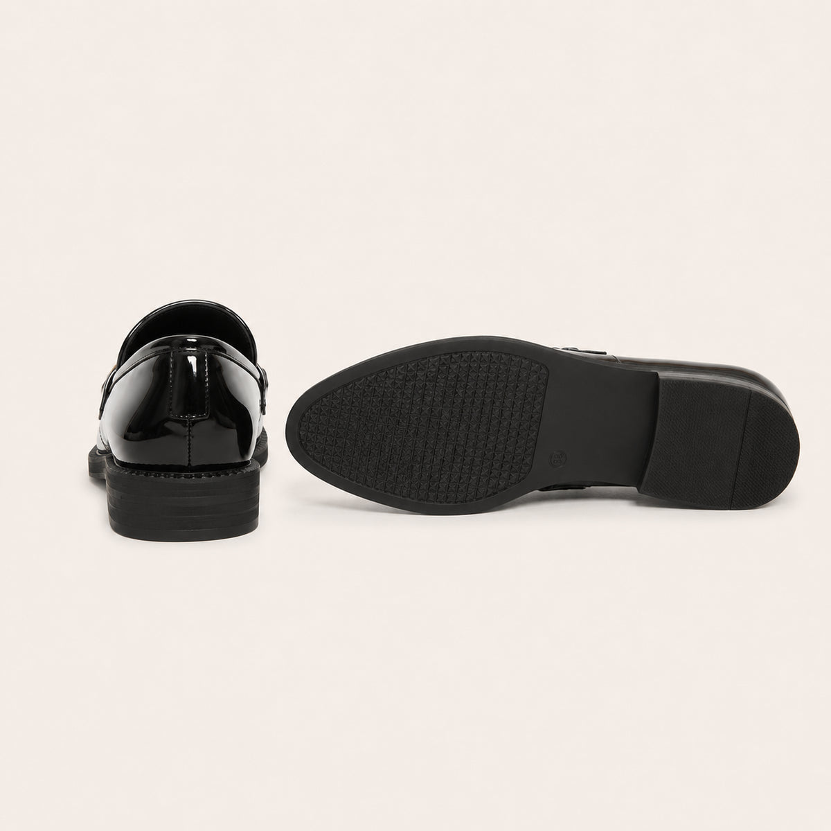 Mocassin Femme Élégant En Cuir À Boucle Dorée - vue de la semelle