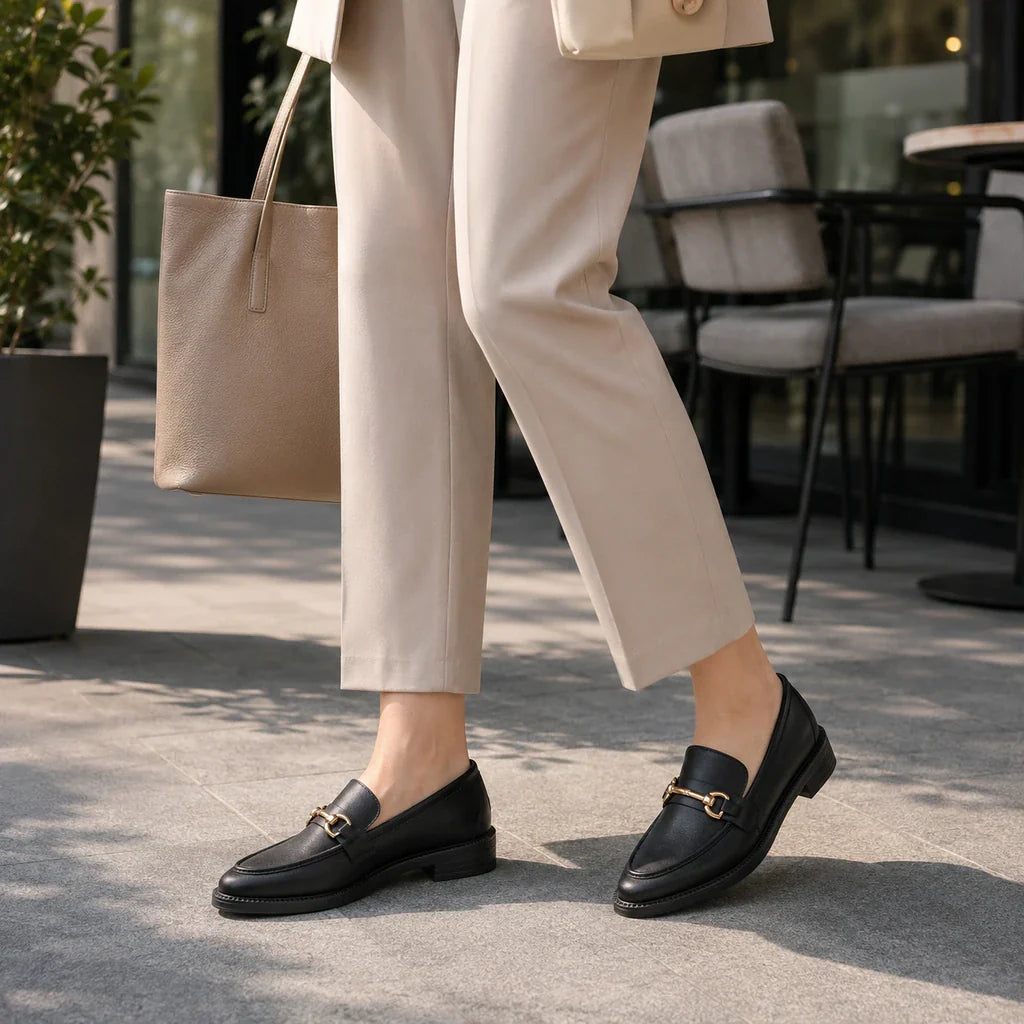 Mocassin Femme Noir En Cuir À Boucle - porté