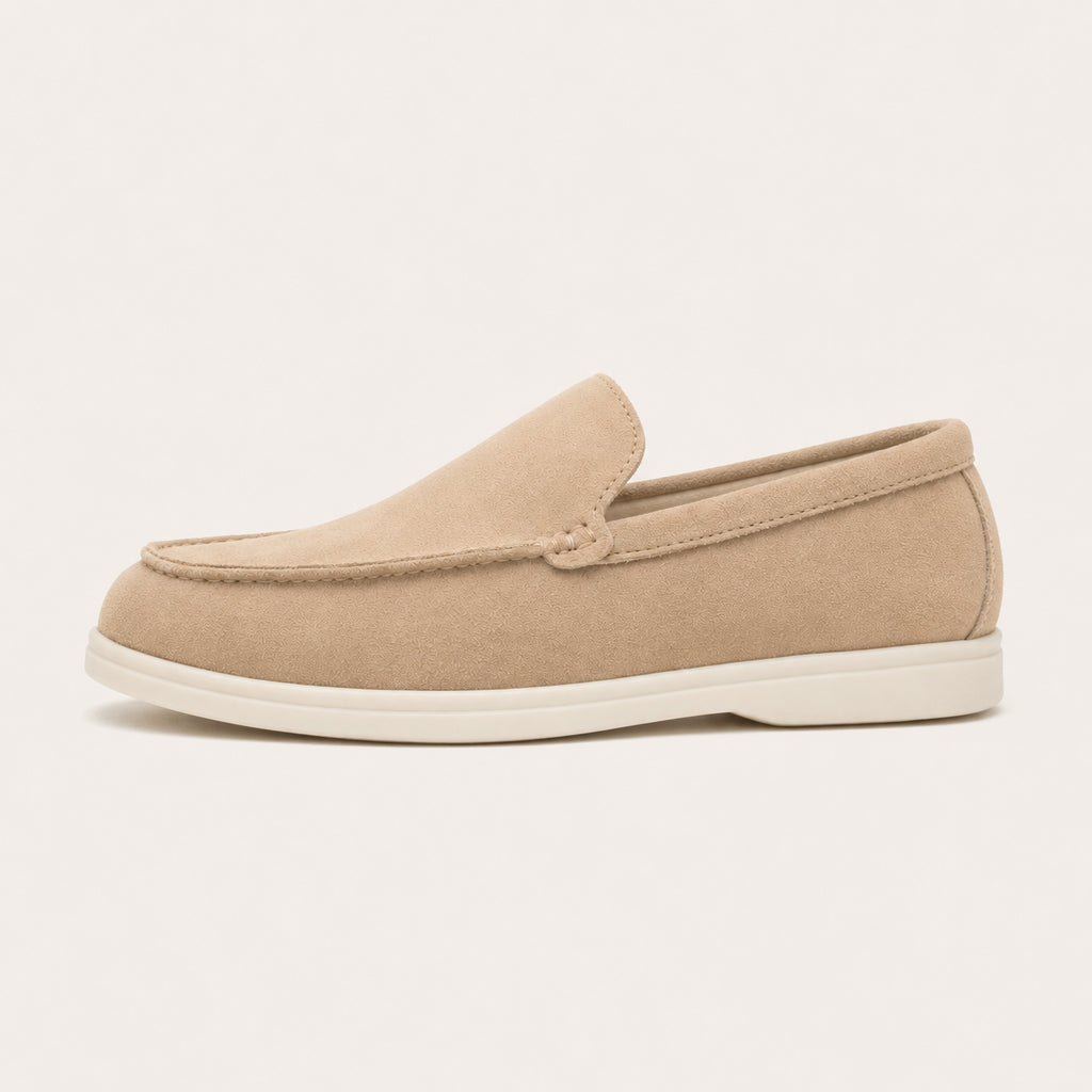 Mocassin Homme Beige En Suédine Sans Lacets - porté