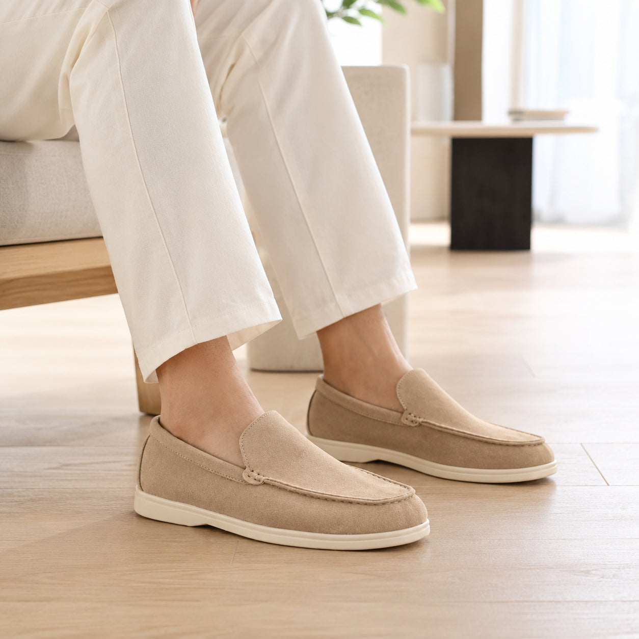 Mocassin Homme Beige En Suédine Sans Lacets - vue de côté