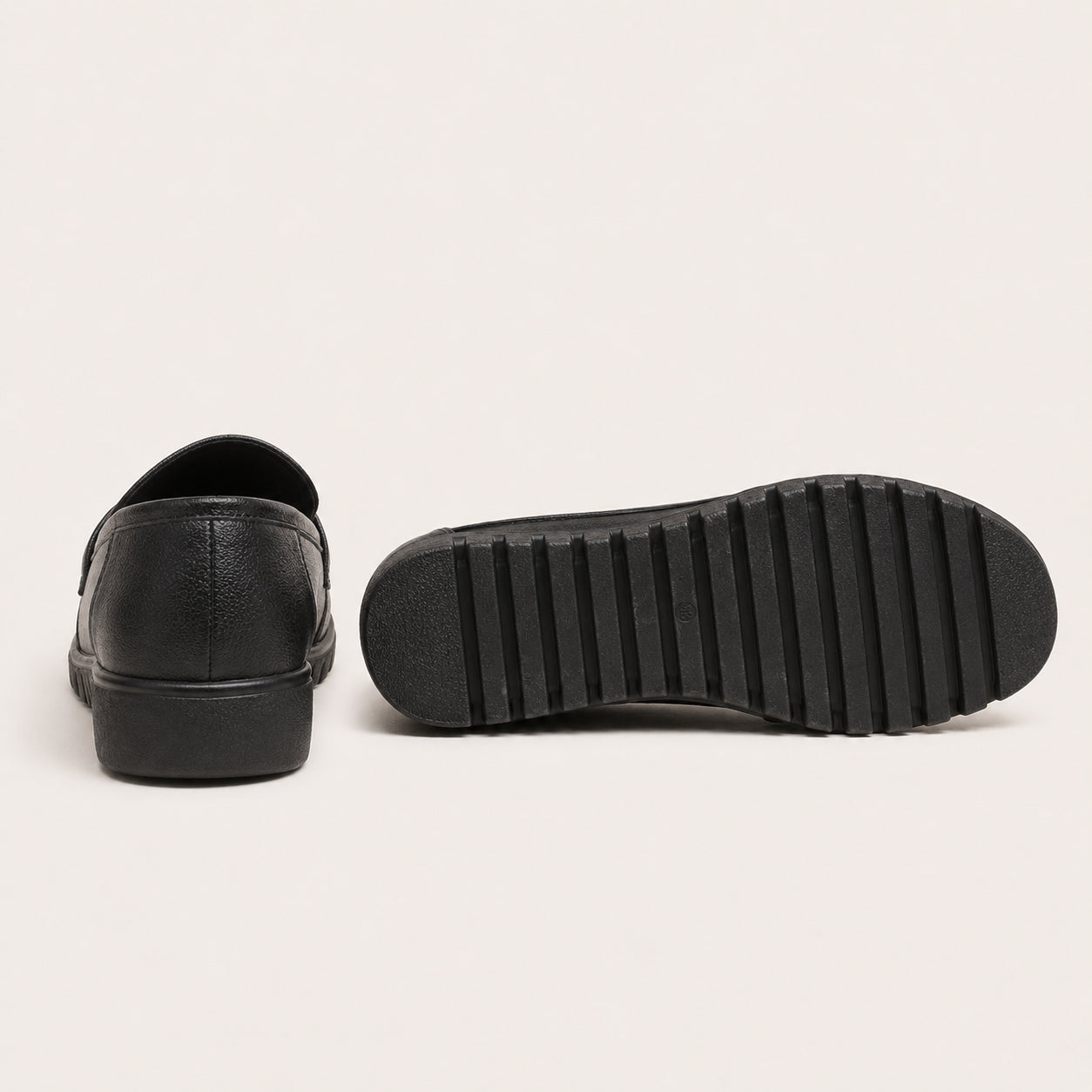 Mocassins Orthopédiques Effet Cuir Avec Coutures Apparentes Pour Femme - vue de la semelle
