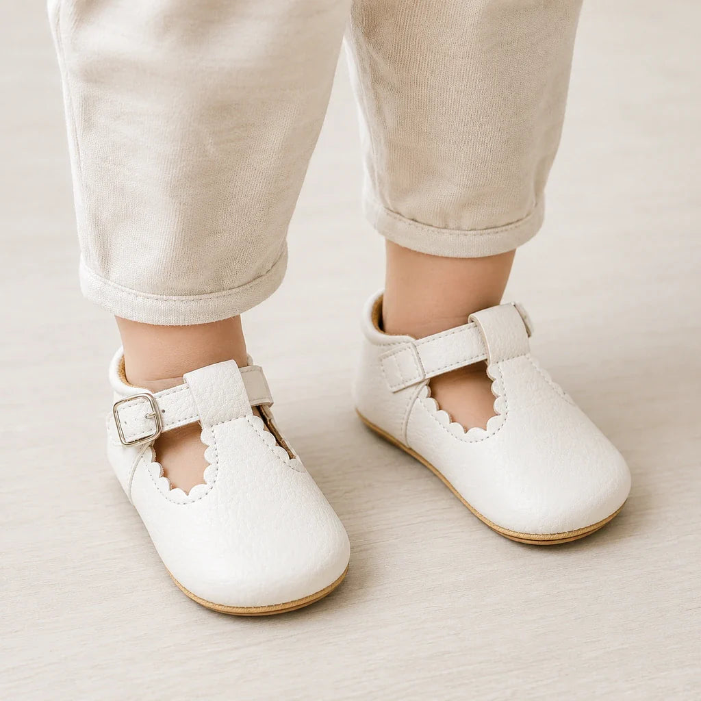 Mocassin Orthopédique Pour Bébé En Cuir Véritable Blanc - porté