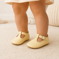 Mocassin Orthopédique Pour Bébé En Cuir Véritable Jaune - porté