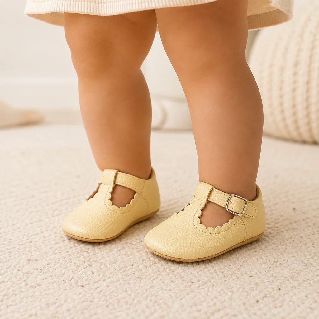 Mocassin Orthopédique Pour Bébé En Cuir Véritable Jaune - porté