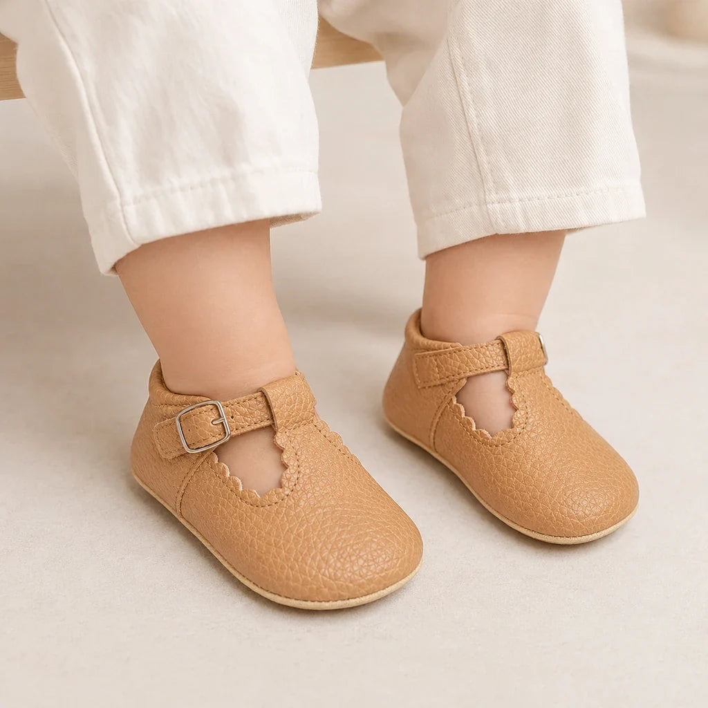 Mocassin Orthopédique Pour Bébé En Cuir Véritable Marron - porté