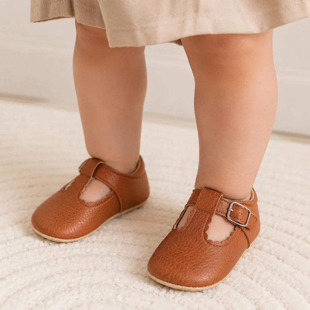 Mocassins Bébé En Similicuir À Bride En T - porté