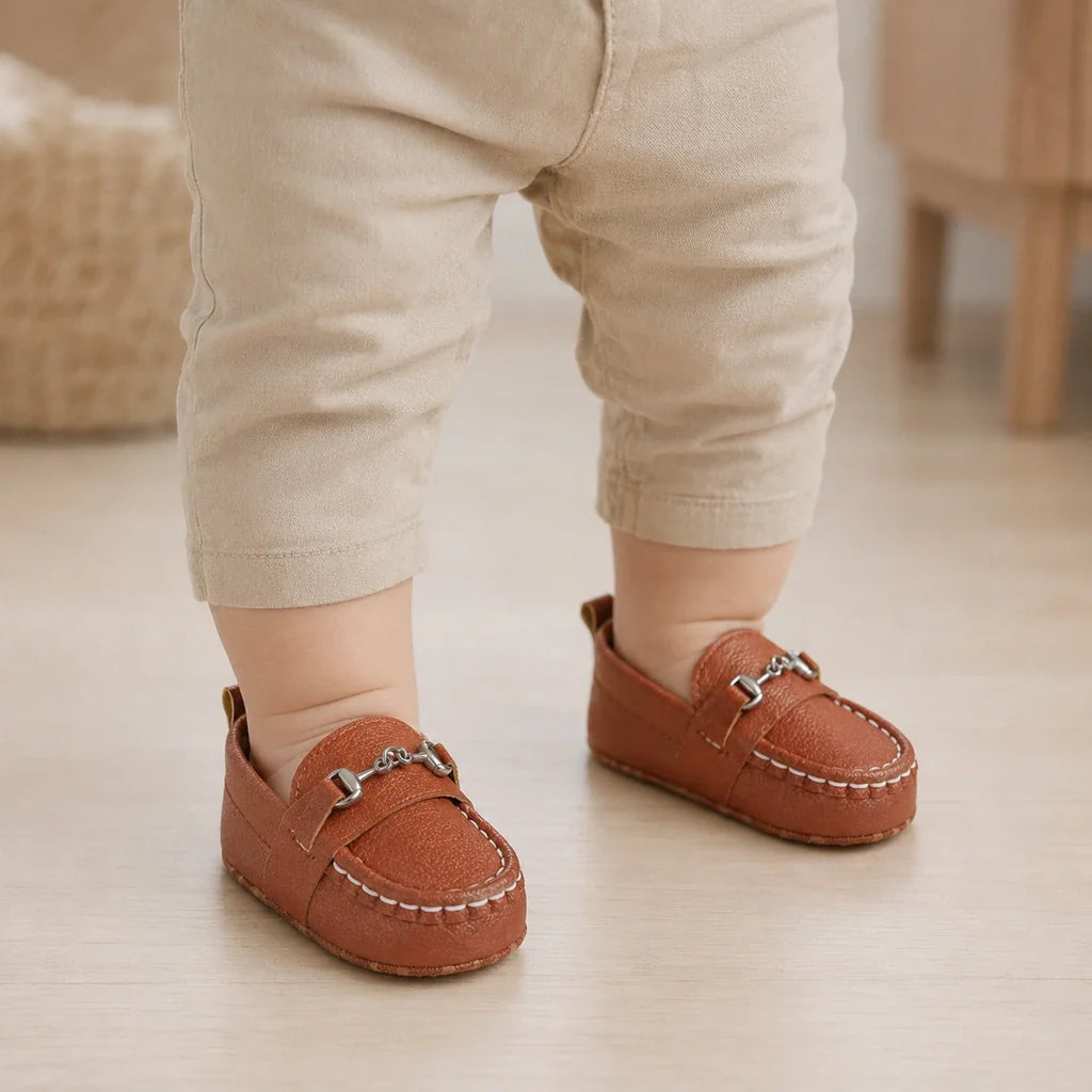 Mocassins Bébé En Similicuir PU Marron - porté