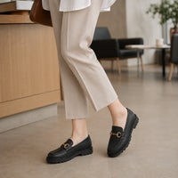 Mocassins Habillés Noir À Mors Dorés - porté