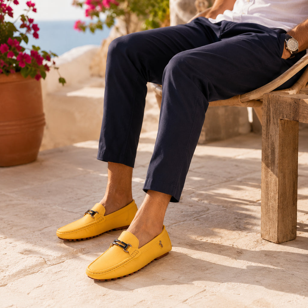 Mocassins Homme Jaunes En Simili-Cuir - porté