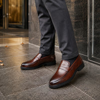 Mocassins Homme Penny Marron Pour Automne - porté