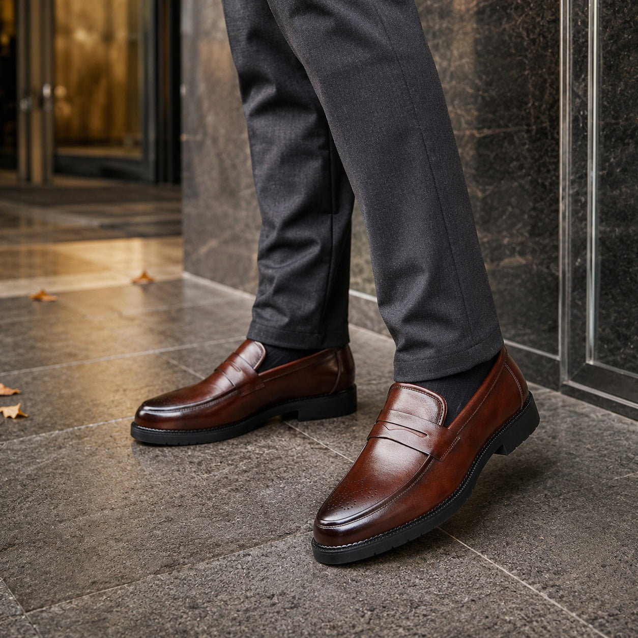Mocassins Homme Penny Marron Pour Automne - porté