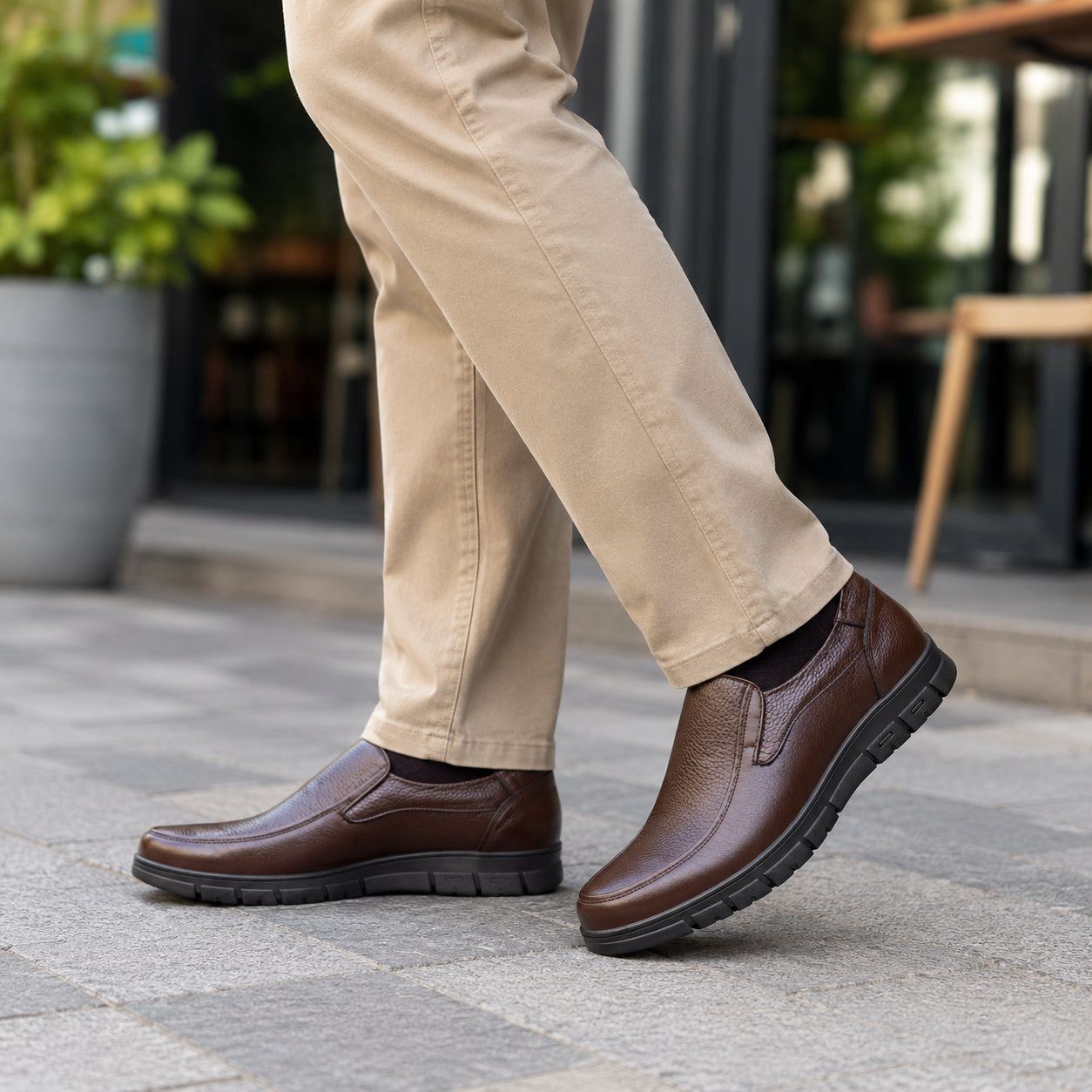 Mocassins Orthopédiques En Cuir De Vache Souple Pour Homme - porté