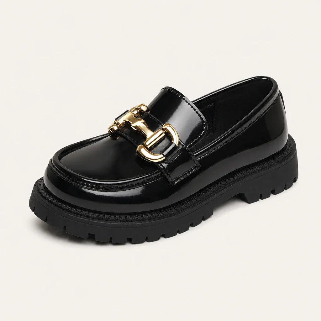 Mocassins Vernis Avec Une Chaîne Brillante Pour Fille - vue 3/4