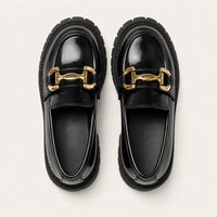 Mocassins Vernis Avec Une Chaîne Brillante Pour Fille - vue du dessus