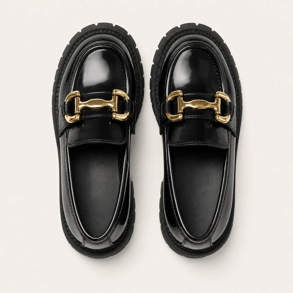 Mocassins Vernis Avec Une Chaîne Brillante Pour Fille - vue du dessus