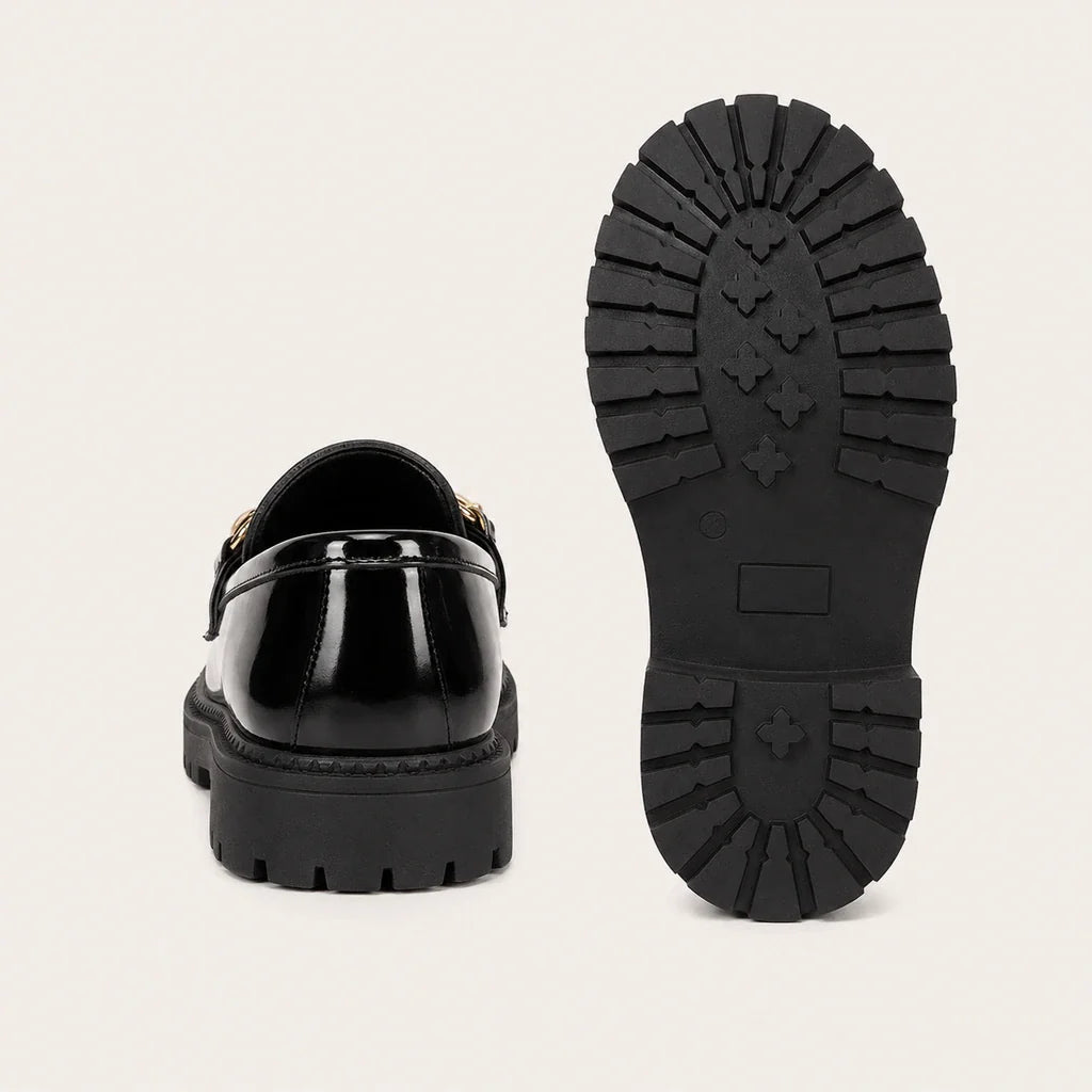 Mocassins Vernis Avec Une Chaîne Brillante Pour Fille - vue de la semelle